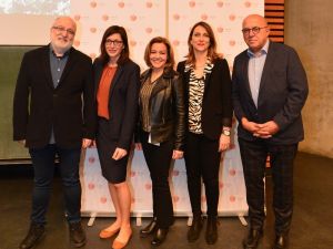 “Dünyada Her 9 Kişiden 1’i Gizli Aç"