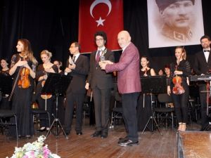 Çetin Emeç Kartal’da Senfoni Orkestrası Konseri ile anıldı