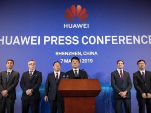 Huawei, yasaklamaya karşı dava açtı