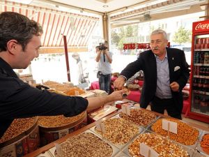 Palandöken: “Kuru yemiş kuru yemişçi esnafından alınır”