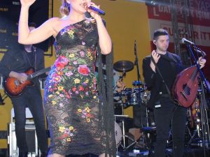 Alaşehir’de kadınlar Ziynet Sali ile coştu