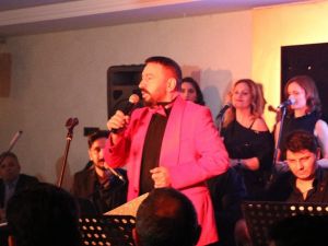 Mustafa Topaloğlu 16 sene sonra İstanbul’da sahneleri salladı