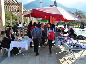 Mikro kredi ile üretim yapan kadınlar ürünlerini sergiledi