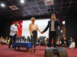 Ece Erken, Milaslı kadınlarla buluştu