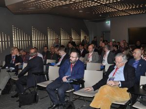 Dünyaca ünlü omurga cerrahları İstanbul’da buluştu