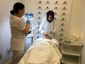 Ödüllü cilt bakım uzmanı Özlem Aksünger, ”Yağlı ciltliler bol sıvı tüketmeli"