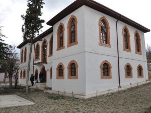 Tarihi ilkokul restore edildi