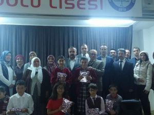 Pazarlar’da öğrenciler, velileri ile şiir okudu