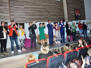 Sarıgöllü tiyatrocular Alaşehir’de sahne aldı