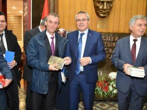 Vali Deniz, lise müdürleriyle toplantı yaptı