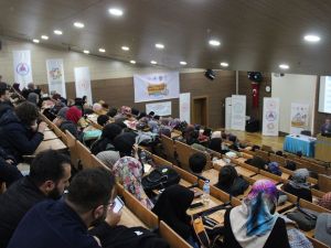 Gençlere yabancı dil öğrenme metodları anlatıldı