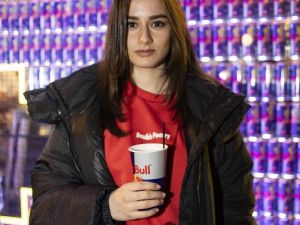 Ece Yaşar ve İlayda Akdoğan Red Bull Retro Oyun Gecesi’ndeydi