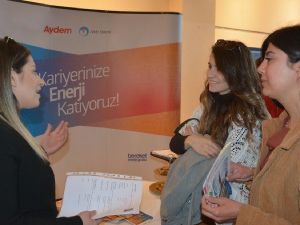 Aydem ve Gediz, Ege Bölgesi Kariyer Fuarı’nda öğrencilerle buluştu