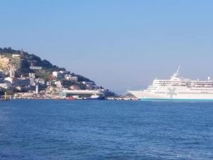 Kuşadası’na sezonun ikinci turist gemisi geldi