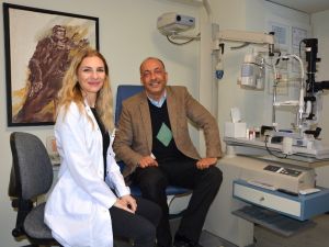 50 yaşında gözlükten kurtuldu