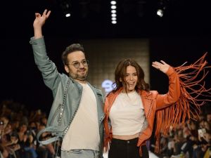 Ünlü tasarımcı, "Onu Alma Beni Al" koleksiyonunu tanıttı