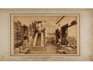 Ziyaretçileri Pera’da zaman yolculuğuna çıkaran ‘Aralıktan Bakmak’ adlı sergi açıldı