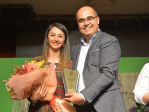 Aliağalı küçük tiyatroculardan usta işi oyun