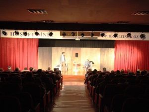 ’Hiç Kimsenin Öyküsü’ adlı tiyatro oyunu Kartal’da sahnelendi