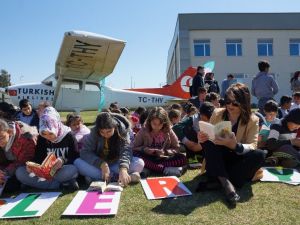 Öğrenciler önce kitap okudu, sonra uçak kullandı