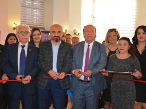 Ebru sanatı kursiyerleri hünerlerini sergiledi