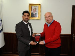 Ataman Özbay üniversiteli gençlerle buluştu