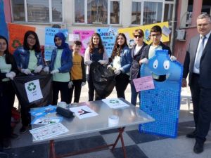 Okul ihtiyaçlarını karşılamak için kermes kurdular