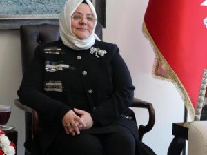 Bakan Selçuk depremi valilik ziyaretinde hissetti