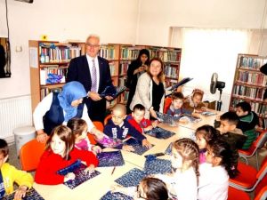 Sarıgöllü miniklerden kütüphaneye ziyaret