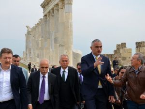 Bakan Ersoy: "Antik kentler 4-5 yıl içinde Efes standardına ulaşabilir"