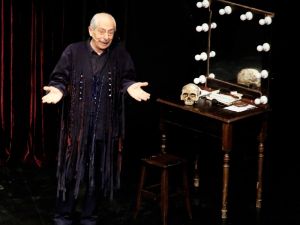 Dünya Tiyatrolar Günü’nde Genco Erkal Ataşehir’de sahne aldı