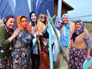 Ayşen Zeybekci, Torbalı’da kadınlarla bir araya geldi