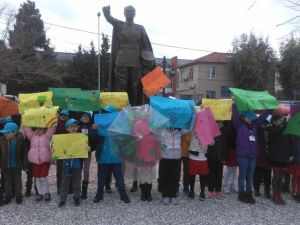 TED İzmir Kolejinden iklim için okul grevine 100 öğrencisiyle destek