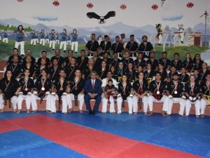 Başkan Alıcık, sporculara ödüllerini verdi