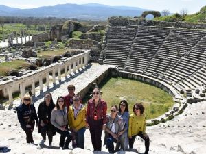 Aslı Hünel, 2 bin yıllık tiyatroda şarkı söyledi