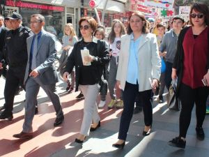 Alaşehir’de otizme dikkat çekmek için yürüdüler