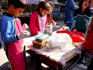 Minik öğrencilerden pasta atölyesi