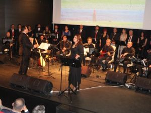 Kursiyerlerden halk müziği konseri