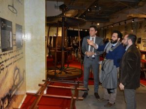 Leonardo Da Vinci icatları sergisi İzmir’de açıldı