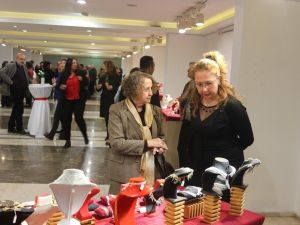 El emeği takılar görücüye çıktı