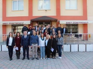 ’’Çözüm Odaklı Koçluk ve Mentorluk’’ eğitimini tamamlayan öğretmenlere belge