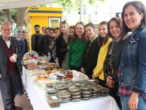 Alaşehir’de kardeş okul için kermes