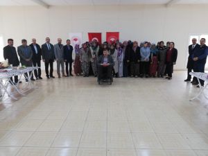 Arıcılık kursuna katılan 37 bayan kursiyer belgelerini aldı