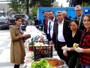 Okul kütüphanesi ve yemekhanesi için kermes