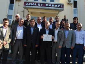 Kozan Belediye Başkanı Kazım Özgan mazbatasını aldı