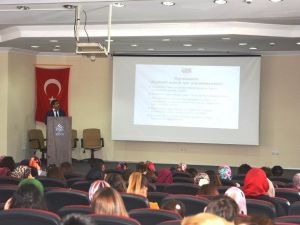 Kütahya’da müdür ve öğretmenler ile diyabetli çocuk velilerine diyabet eğitimi