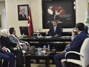 Köse, eğitim elçileri ile buluştu