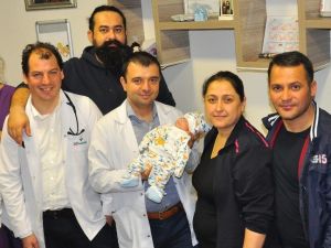 Bebeğe doktorun adı verildi