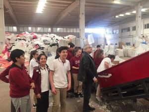 Öğrenciler geri dönüşümü yerinde gördü