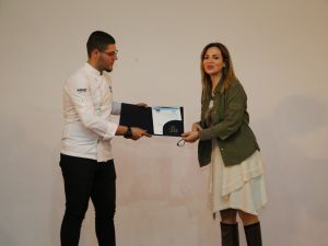 Gastronomi öğrencilerine  bıçak bileme ve kesme eğitimi